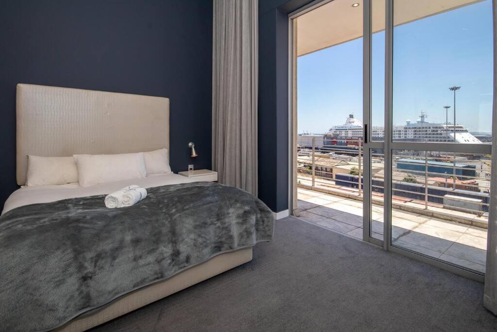 Luxury 2 Bed Apart 515 Harbour Bridge, Dockrail Road, Foreshore, Cape Town, 8001,