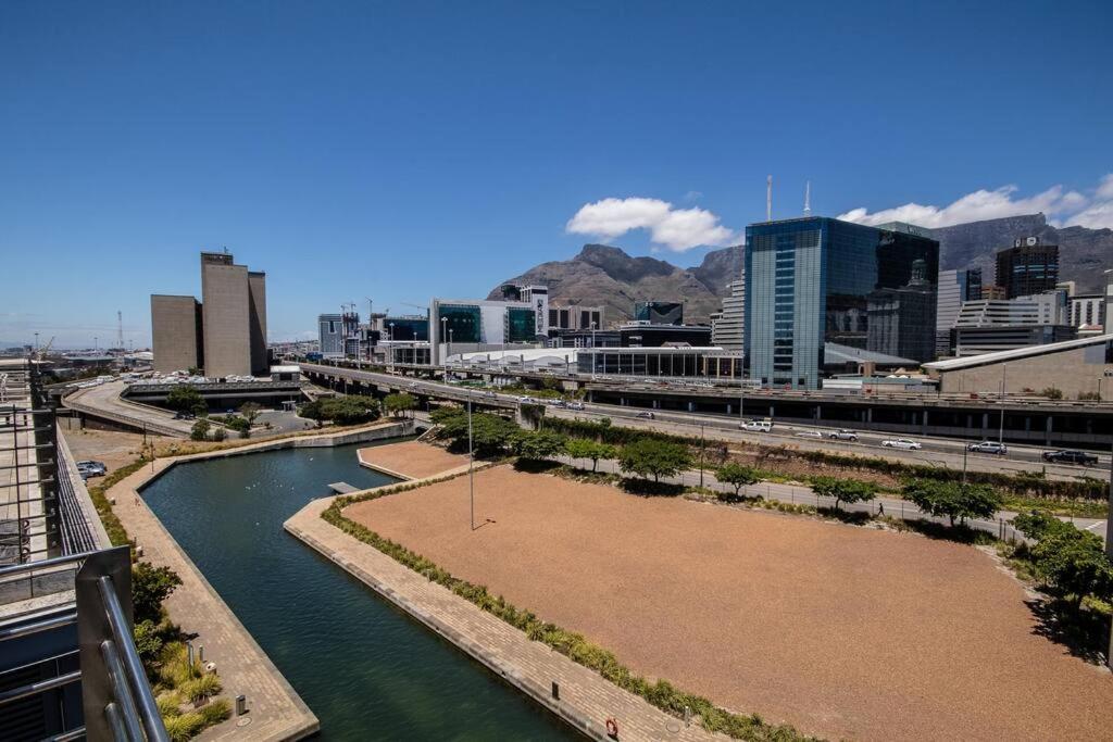 Luxury 2 Bed Apart 515 Harbour Bridge, Dockrail Road, Foreshore, Cape Town, 8001, Cape Town