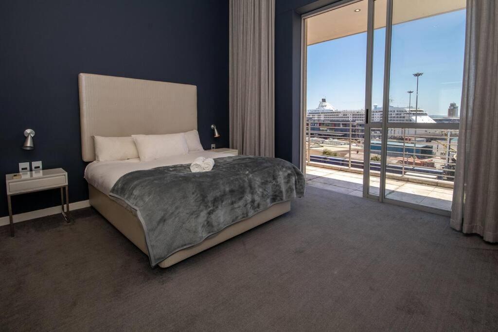 Luxury 2 Bed Apart 515 Harbour Bridge, Dockrail Road, Foreshore, Cape Town, 8001, Apartment *